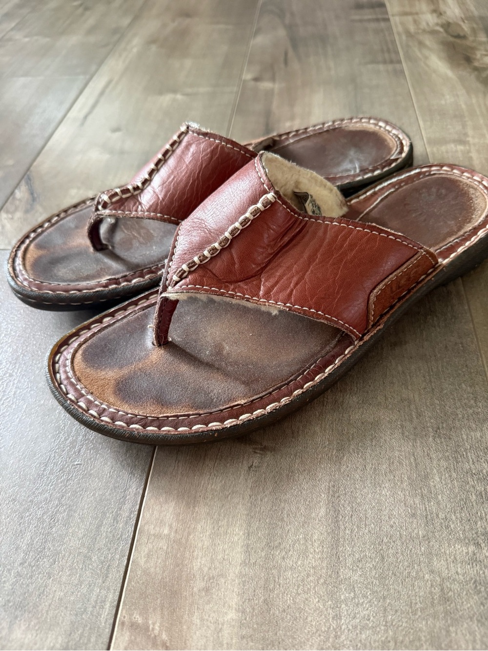 UGG Flip Flop Sandals Brown Leather Sheepskin Lined Women 10 Y2K Comfort Sole